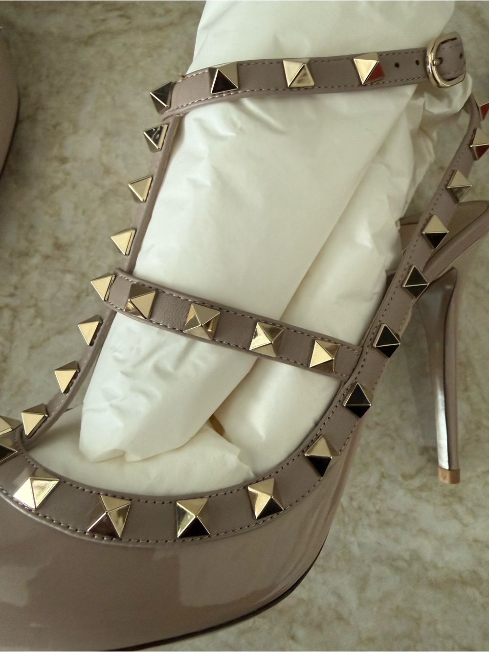 Valentino Garavani Rockstud Ankle Strap Pumps Nude Patent EU 39 NEW - Picture 3 of 7